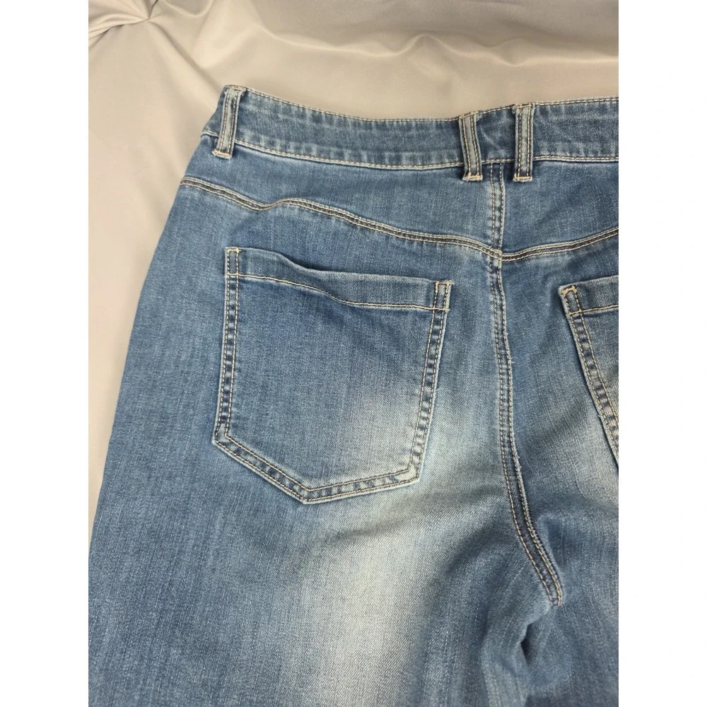 Chico's Platinum Denim Capri Jeans Size Measure: 33x24 Embelished Cuffed Cropped